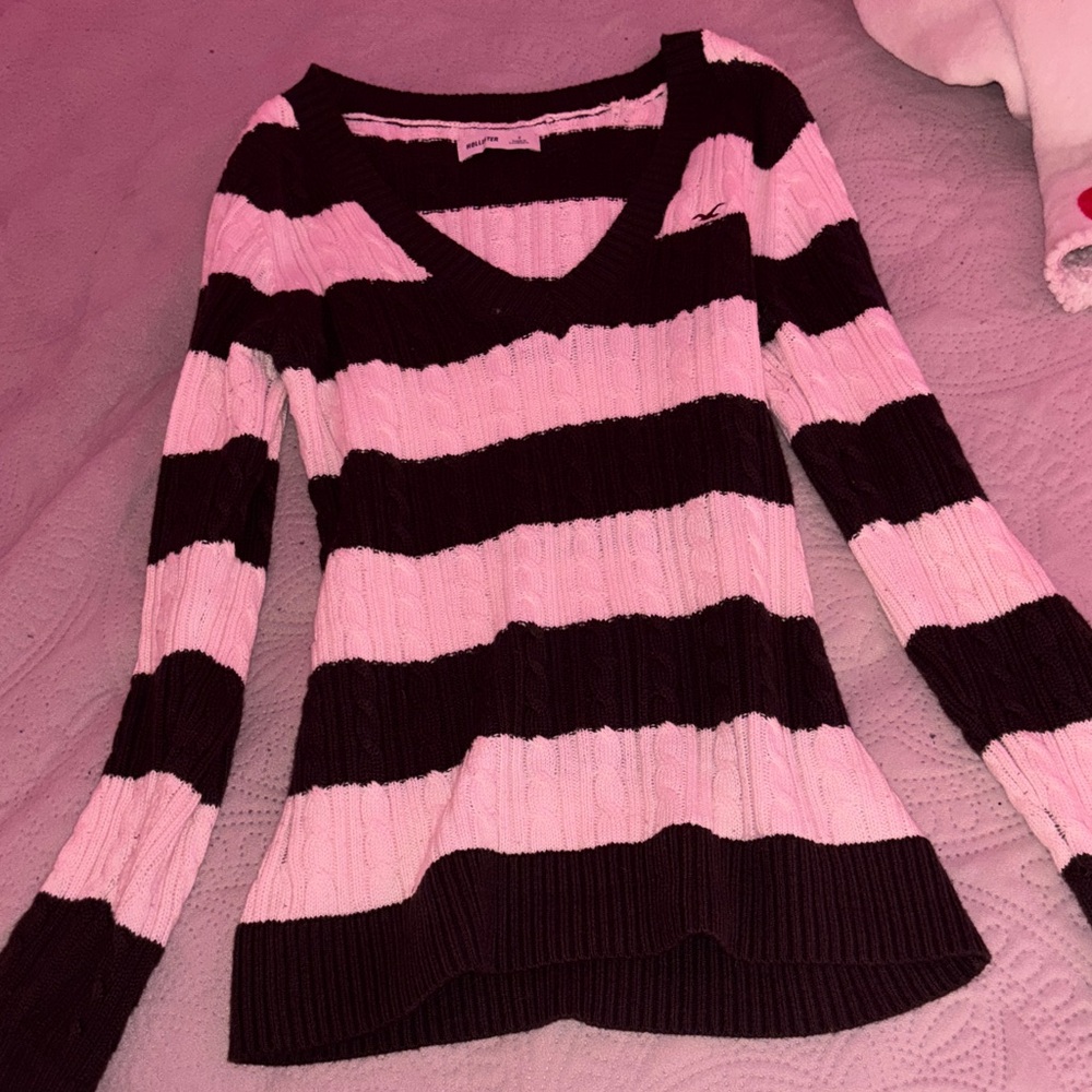 NEW hollister v neck sweater